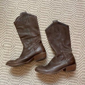 FRYE Carson Pull On Boots size 7.5